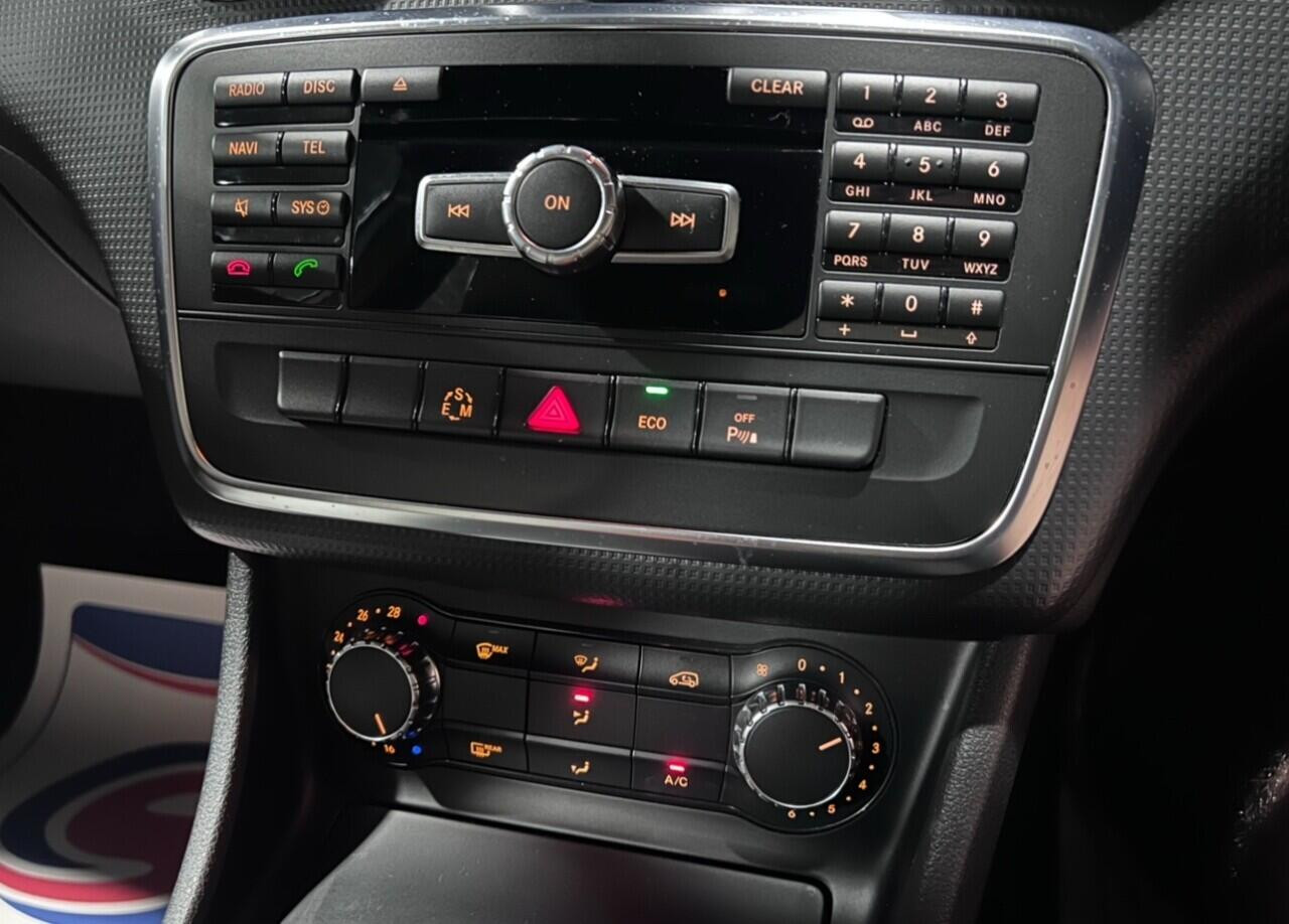 Voiture
                                                 Mercedes-Benz A-Class 1.8 A180 CDI BlueEfficiency SE Hatchback 5dr Diesel 7G-DCT Euro 5 (s/s) (109 ps)