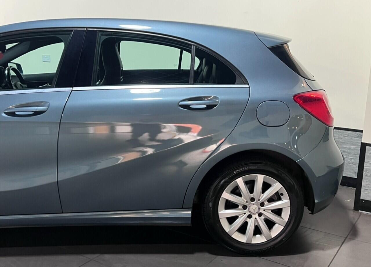 Voiture
                                                 Mercedes-Benz A-Class 1.8 A180 CDI BlueEfficiency SE Hatchback 5dr Diesel 7G-DCT Euro 5 (s/s) (109 ps)