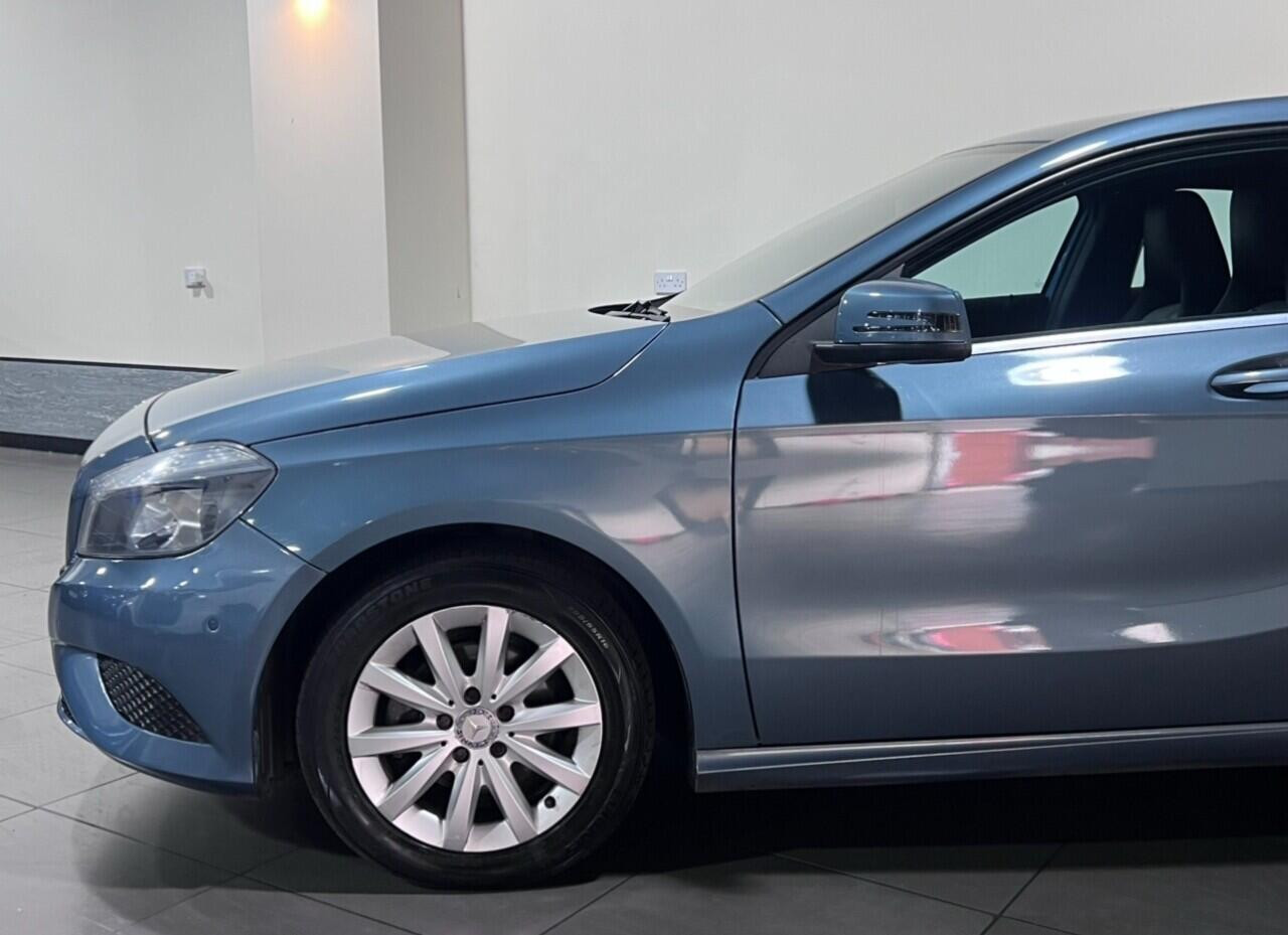 Voiture
                                                 Mercedes-Benz A-Class 1.8 A180 CDI BlueEfficiency SE Hatchback 5dr Diesel 7G-DCT Euro 5 (s/s) (109 ps)