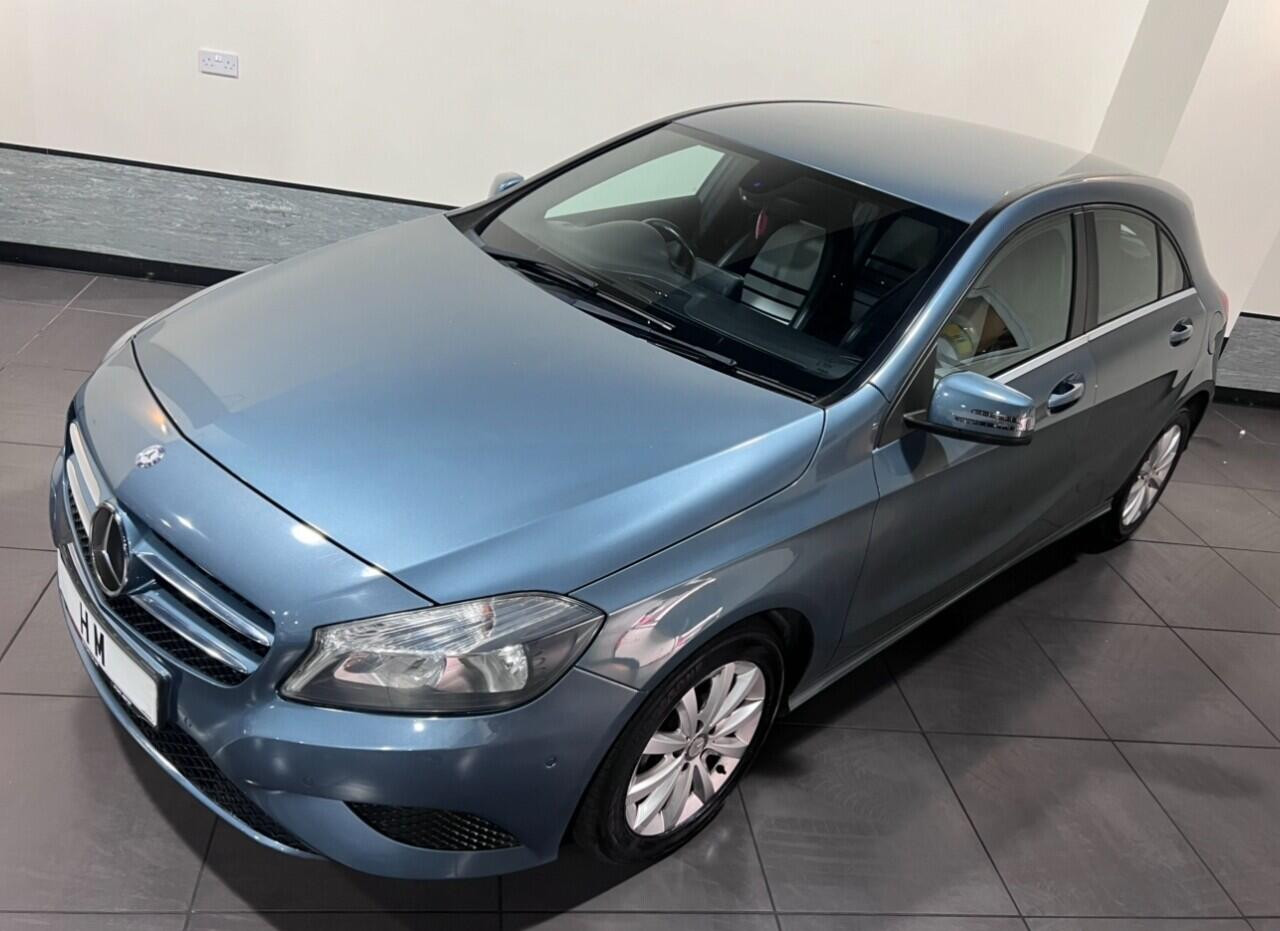 Voiture
                                                 Mercedes-Benz A-Class 1.8 A180 CDI BlueEfficiency SE Hatchback 5dr Diesel 7G-DCT Euro 5 (s/s) (109 ps)