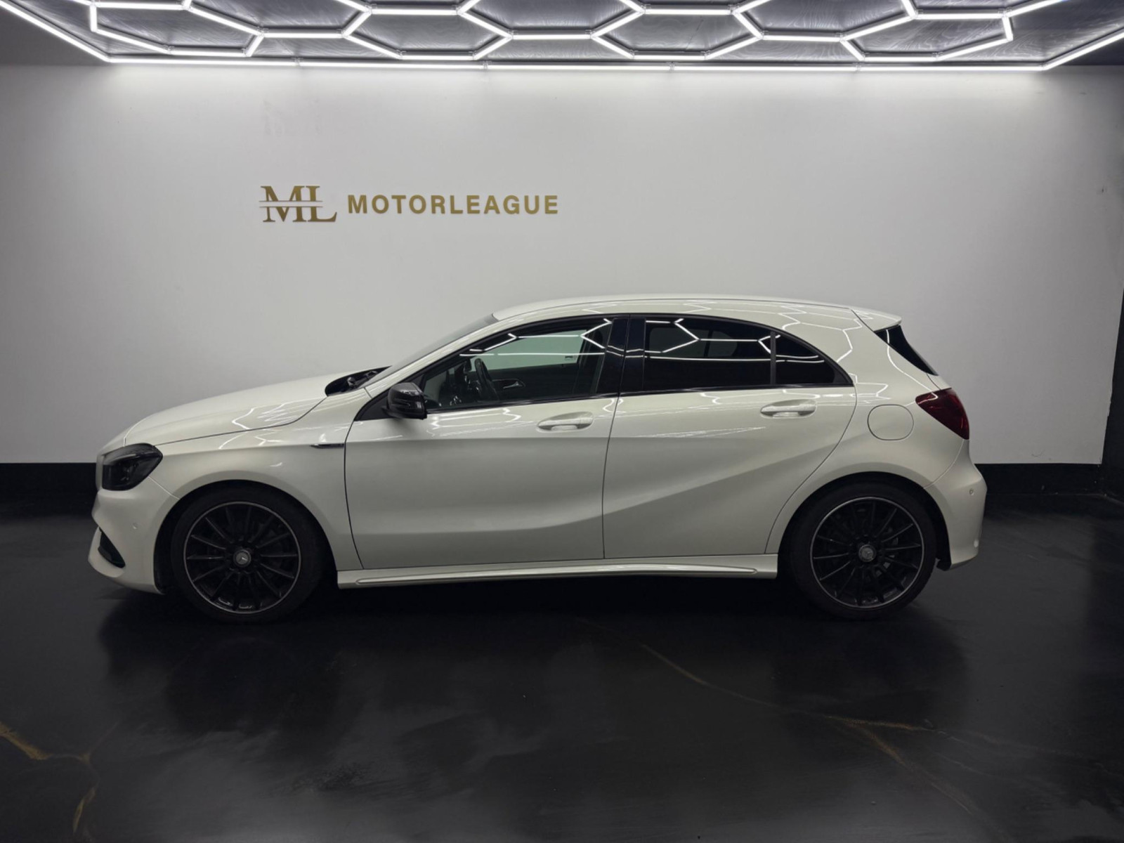 
                                                Voiture
                                                 Mercedes-Benz A Class 2.1 A200d AMG Line (Premium) 7G-DCT Euro 6 (s/s) 5dr