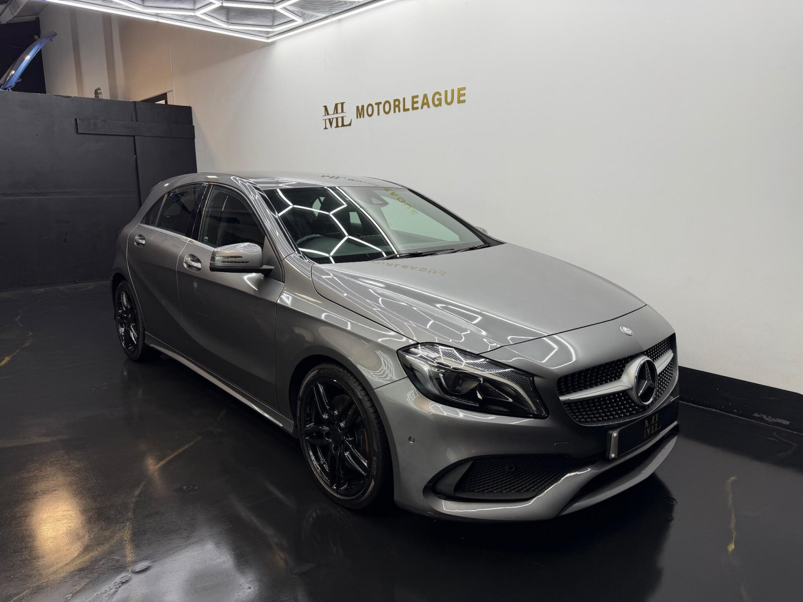 
                                                Voiture
                                                 Mercedes-Benz A Class 2.1 A220d AMG Line (Premium) 7G-DCT Euro 6 (s/s) 5dr