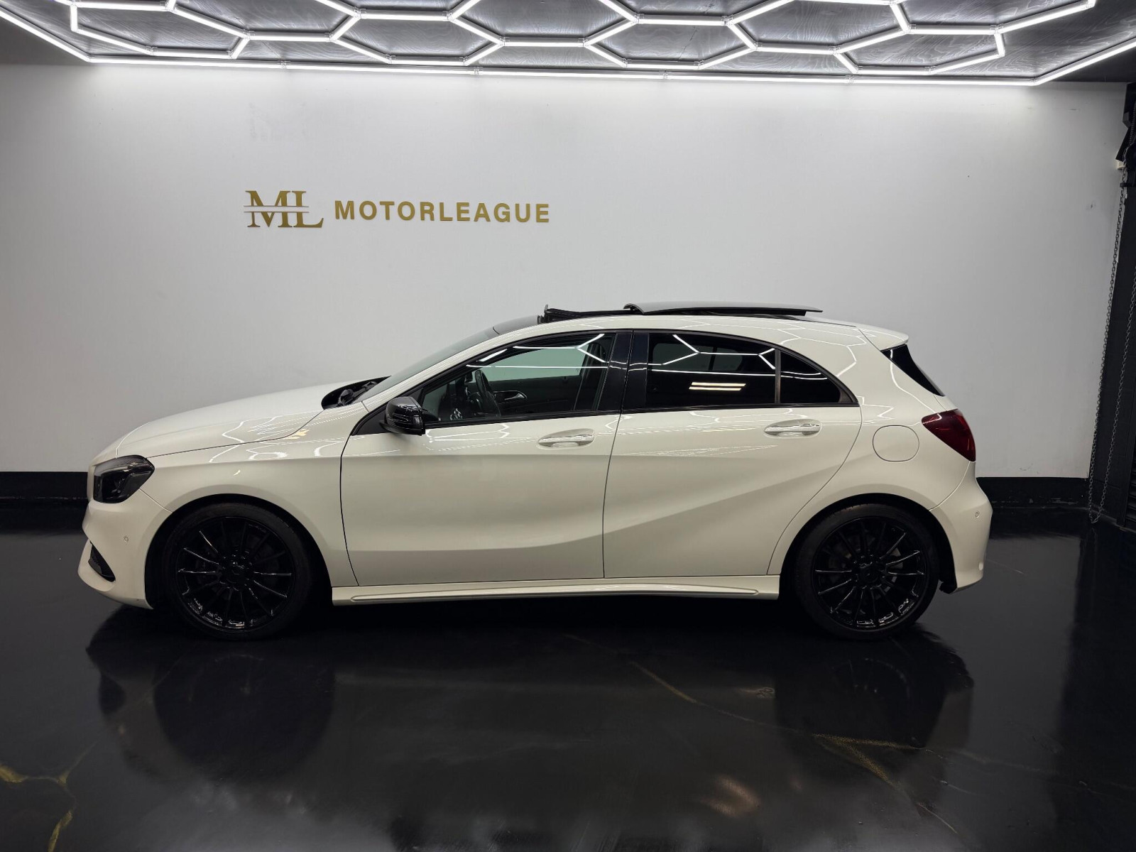 
                                                Voiture
                                                 Mercedes-Benz A Class 2.1 A220d AMG Line (Premium Plus) 7G-DCT Euro 6 (s/s) 5dr