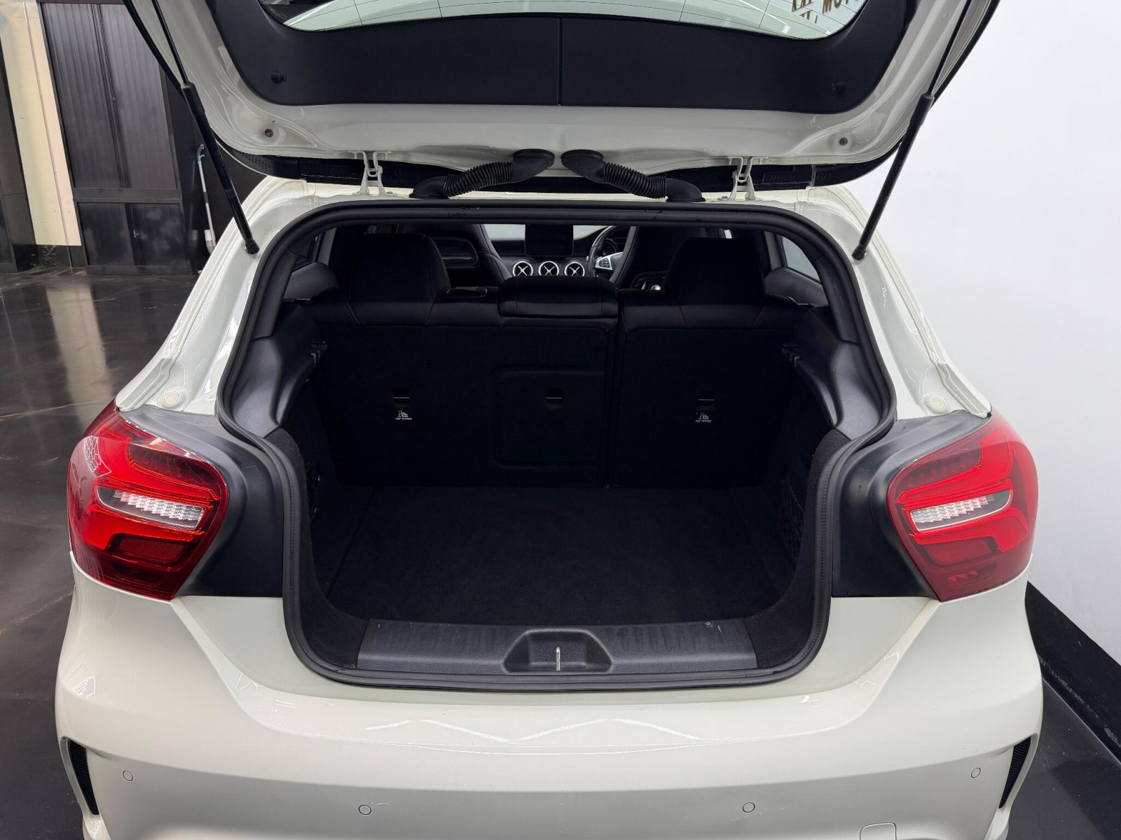 
                                                Voiture
                                                 Mercedes-Benz A Class 2.1 A220d AMG Line (Premium Plus) 7G-DCT Euro 6 (s/s) 5dr