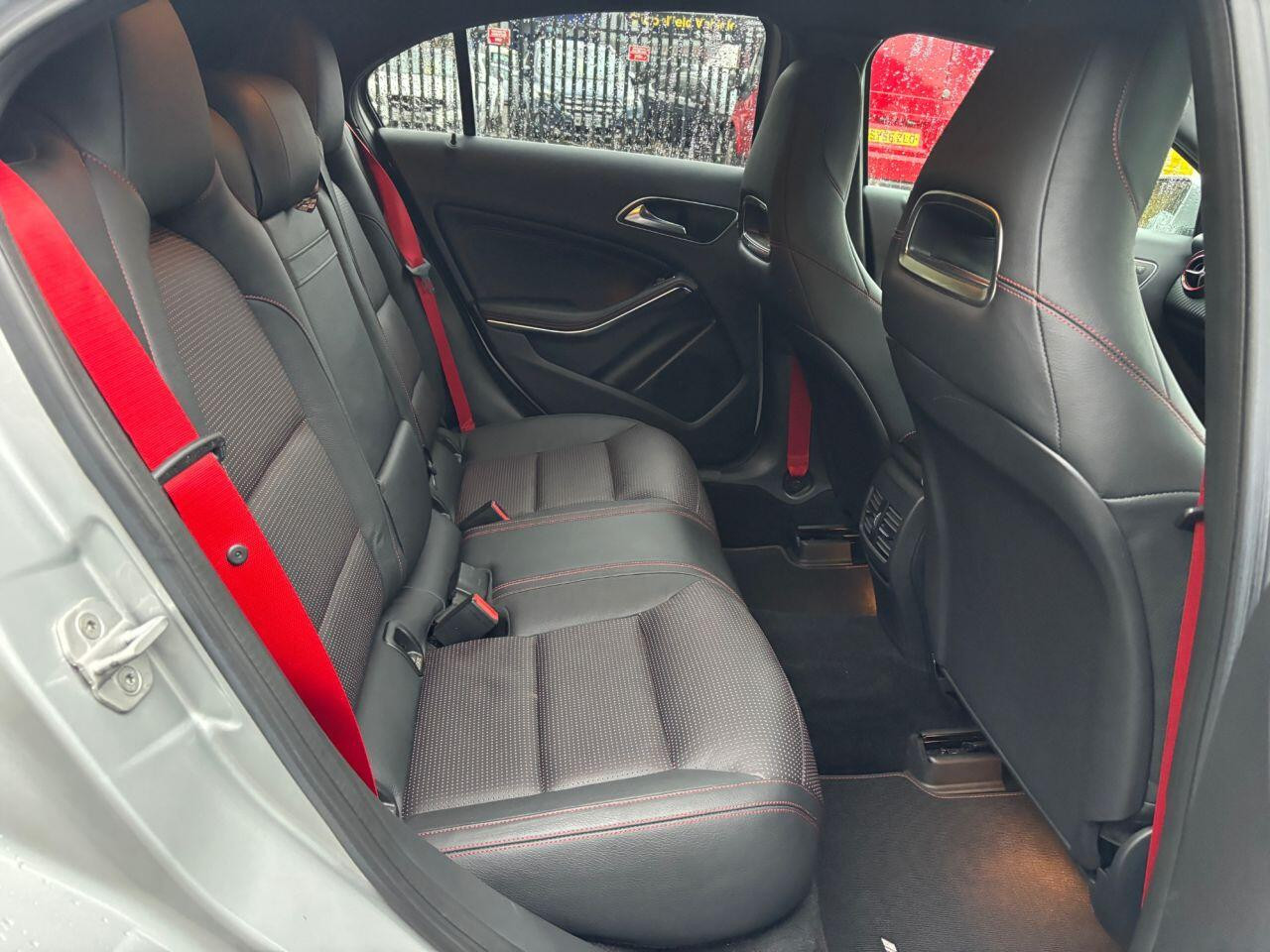 
                                                Voiture
                                                 Mercedes-Benz A Class AMG A 45 4MATIC PREMIUM AUTO 38K MOT 11/26 PSH ULEZ 2.0 5dr