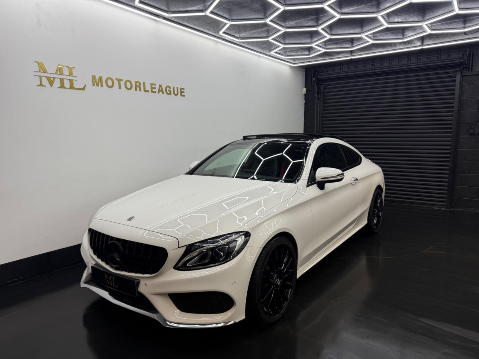 
                                                Voiture
                                                 Mercedes-Benz C Class 2.0 C200 AMG Line (Premium) 7G-Tronic+ Euro 6 (s/s) 2dr