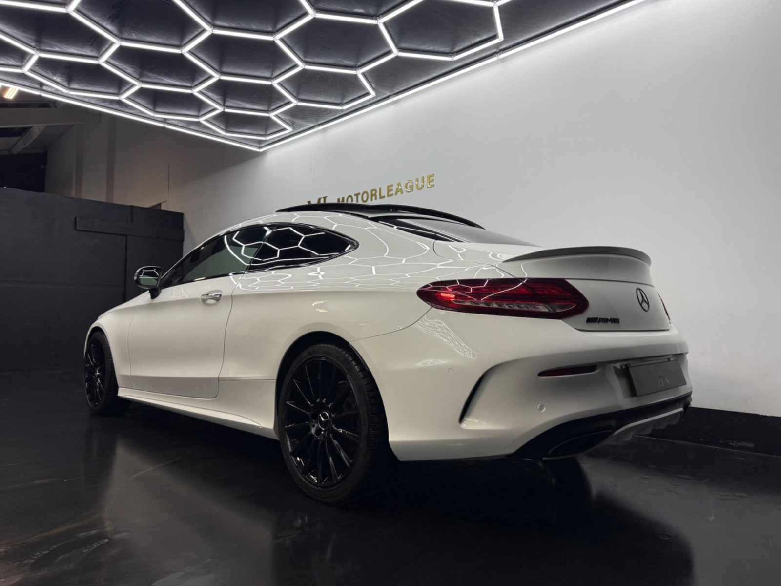 
                                                Voiture
                                                 Mercedes-Benz C Class 2.0 C200 AMG Line (Premium) 7G-Tronic+ Euro 6 (s/s) 2dr