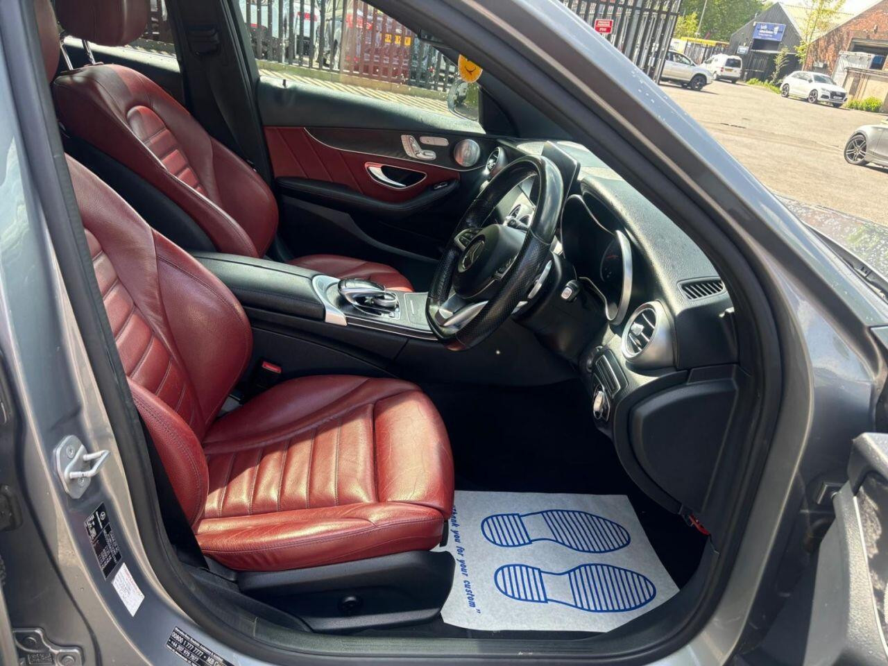 
                                                Voiture
                                                 Mercedes-Benz C-Class 2.1 C220d AMG Line (Premium Plus) Saloon 4dr Diesel 7G-Tronic+ Euro 6 (s/s) (170 ps)