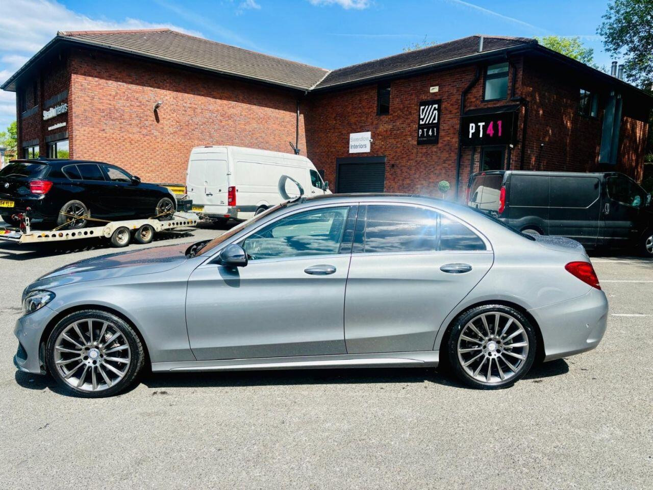 
                                                Voiture
                                                 Mercedes-Benz C-Class 2.1 C220d AMG Line (Premium Plus) Saloon 4dr Diesel 7G-Tronic+ Euro 6 (s/s) (170 ps)