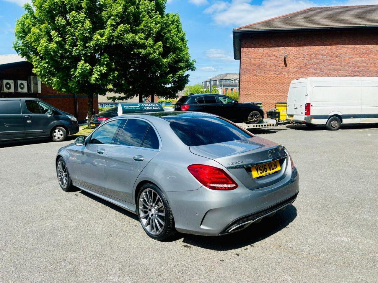 
                                                Voiture
                                                 Mercedes-Benz C-Class 2.1 C220d AMG Line (Premium Plus) Saloon 4dr Diesel 7G-Tronic+ Euro 6 (s/s) (170 ps) MOT 9/26 FSH ULEZ AUTO LEATHER