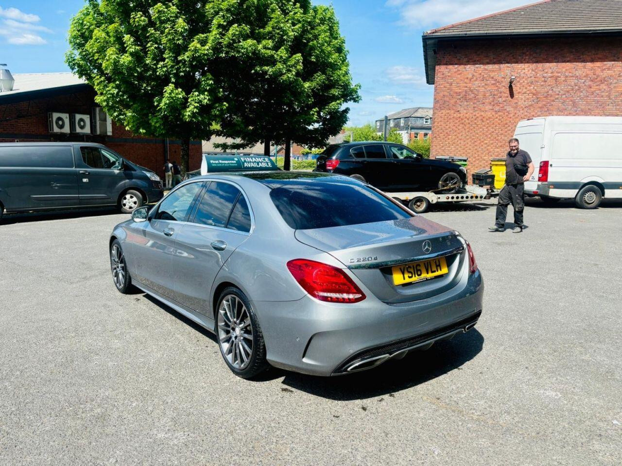 
                                                Voiture
                                                 Mercedes-Benz C-Class 2.1 C220d AMG Line (Premium Plus) Saloon 4dr Diesel 7G-Tronic+ Euro 6 (s/s) (170 ps) MOT 9/26 FSH ULEZ AUTO LEATHER
