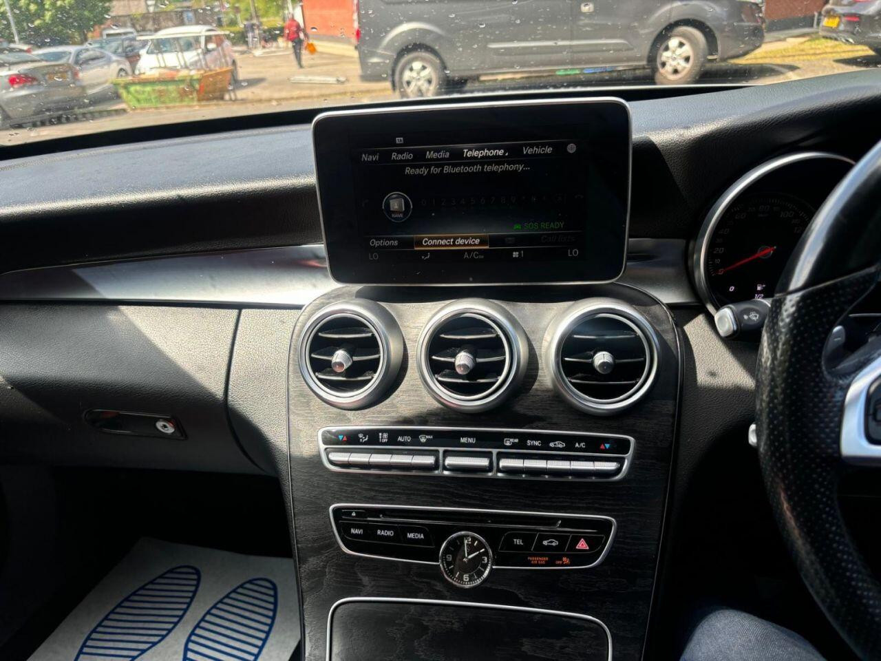 
                                                Voiture
                                                 Mercedes-Benz C-Class 2.1 C220d AMG Line (Premium Plus) Saloon 4dr Diesel 7G-Tronic+ Euro 6 (s/s) (170 ps) MOT 9/26 FSH ULEZ AUTO LEATHER