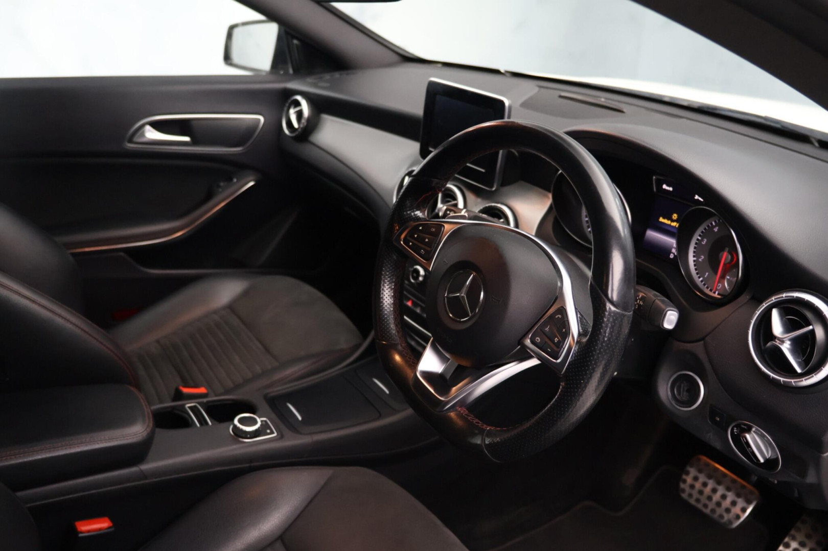 
                                                Voiture
                                                 Mercedes-Benz CLA 2.0 CLA250 AMG Sport Coupe 7G-DCT 4MATIC Euro 6 (s/s) 4dr