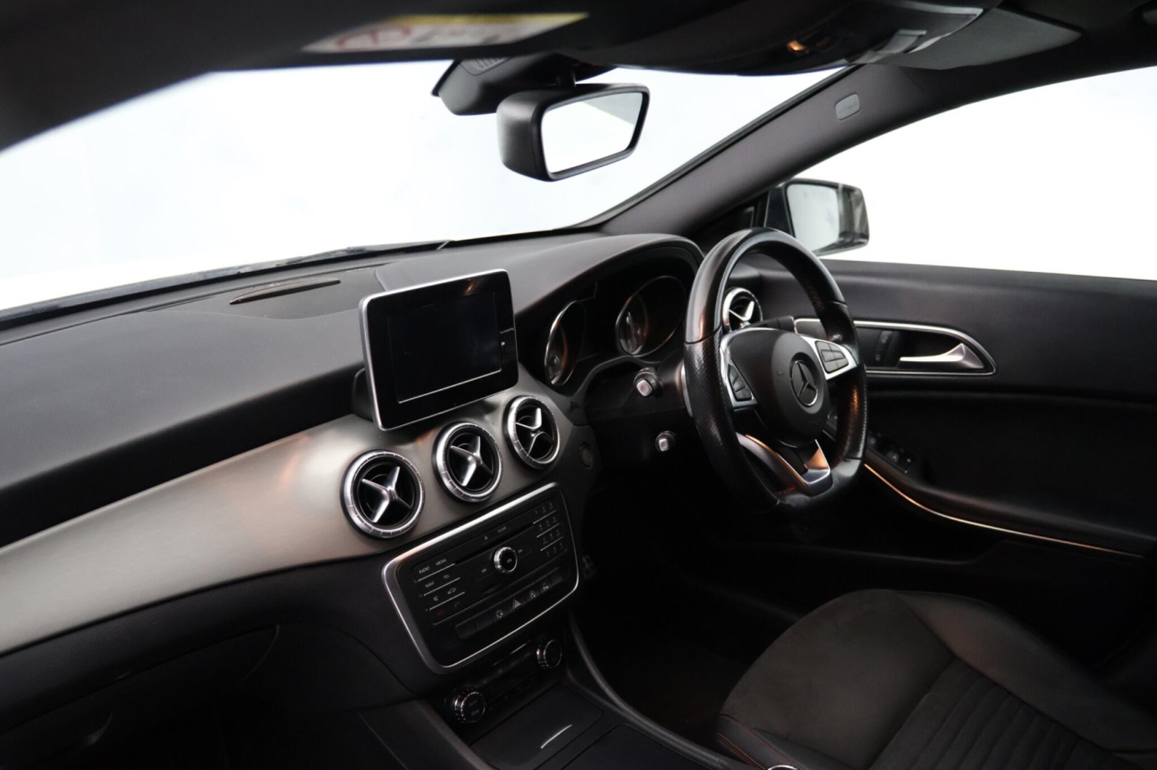 
                                                Voiture
                                                 Mercedes-Benz CLA 2.0 CLA250 AMG Sport Coupe 7G-DCT 4MATIC Euro 6 (s/s) 4dr