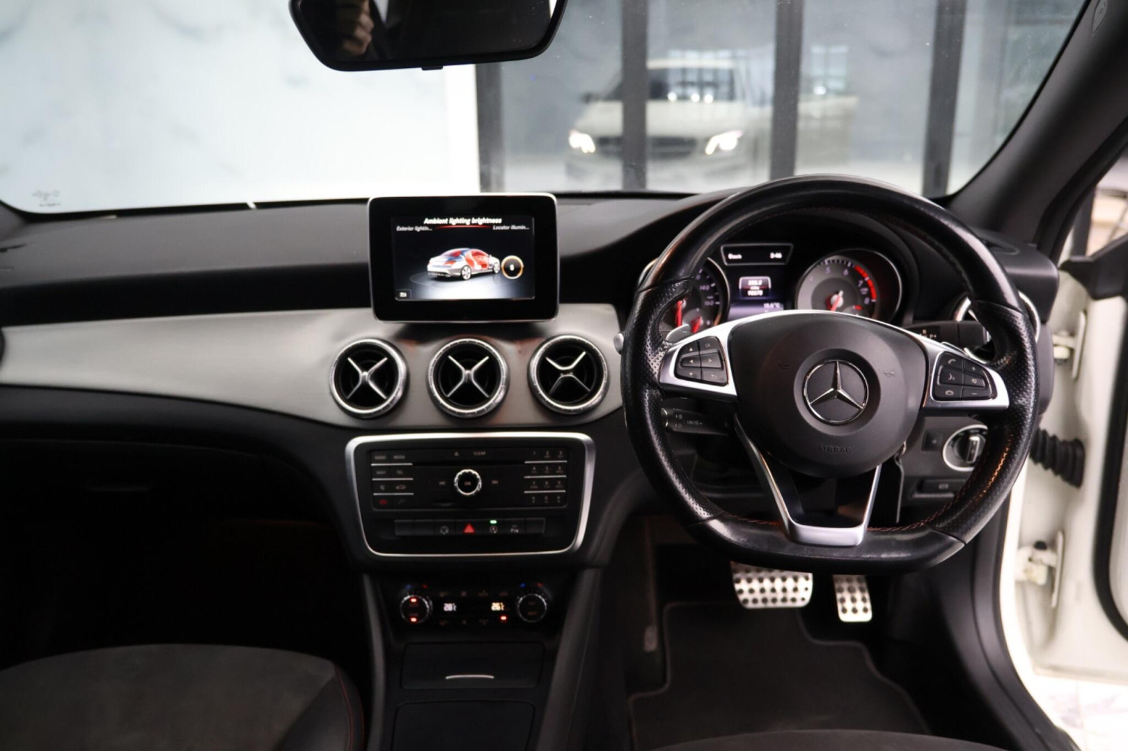 
                                                Voiture
                                                 Mercedes-Benz CLA 2.0 CLA250 AMG Sport Coupe 7G-DCT 4MATIC Euro 6 (s/s) 4dr