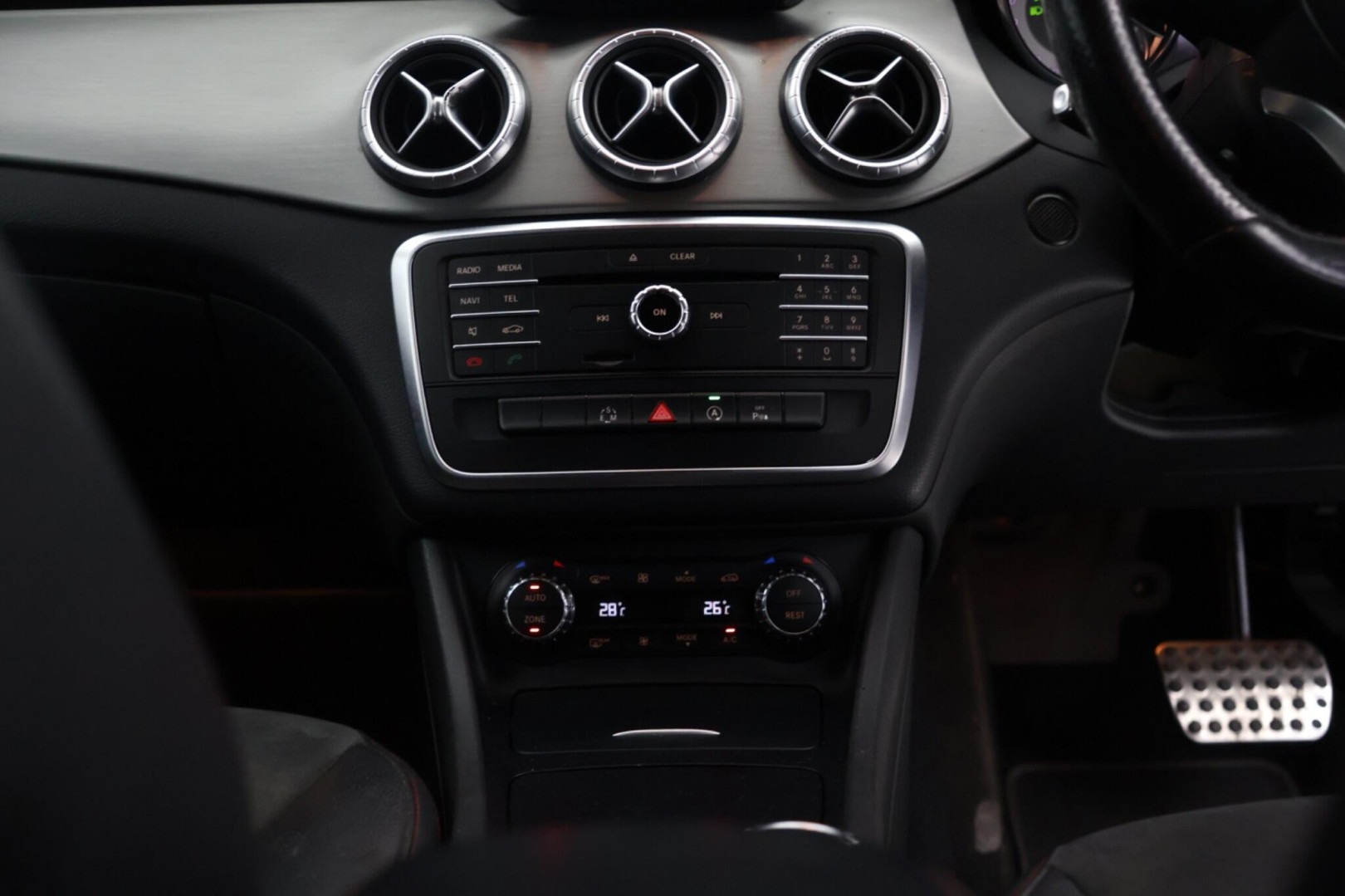 
                                                Voiture
                                                 Mercedes-Benz CLA 2.0 CLA250 AMG Sport Coupe 7G-DCT 4MATIC Euro 6 (s/s) 4dr