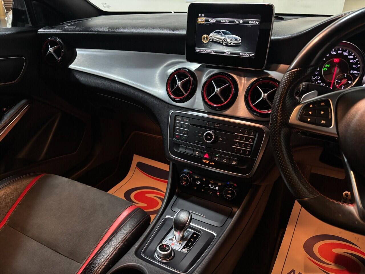 Voiture
                                                 Mercedes-Benz CLA 2.0 CLA45 AMG Coupe 4dr Petrol SpdS DCT 4MATIC Euro 6 (s/s) (381 ps)