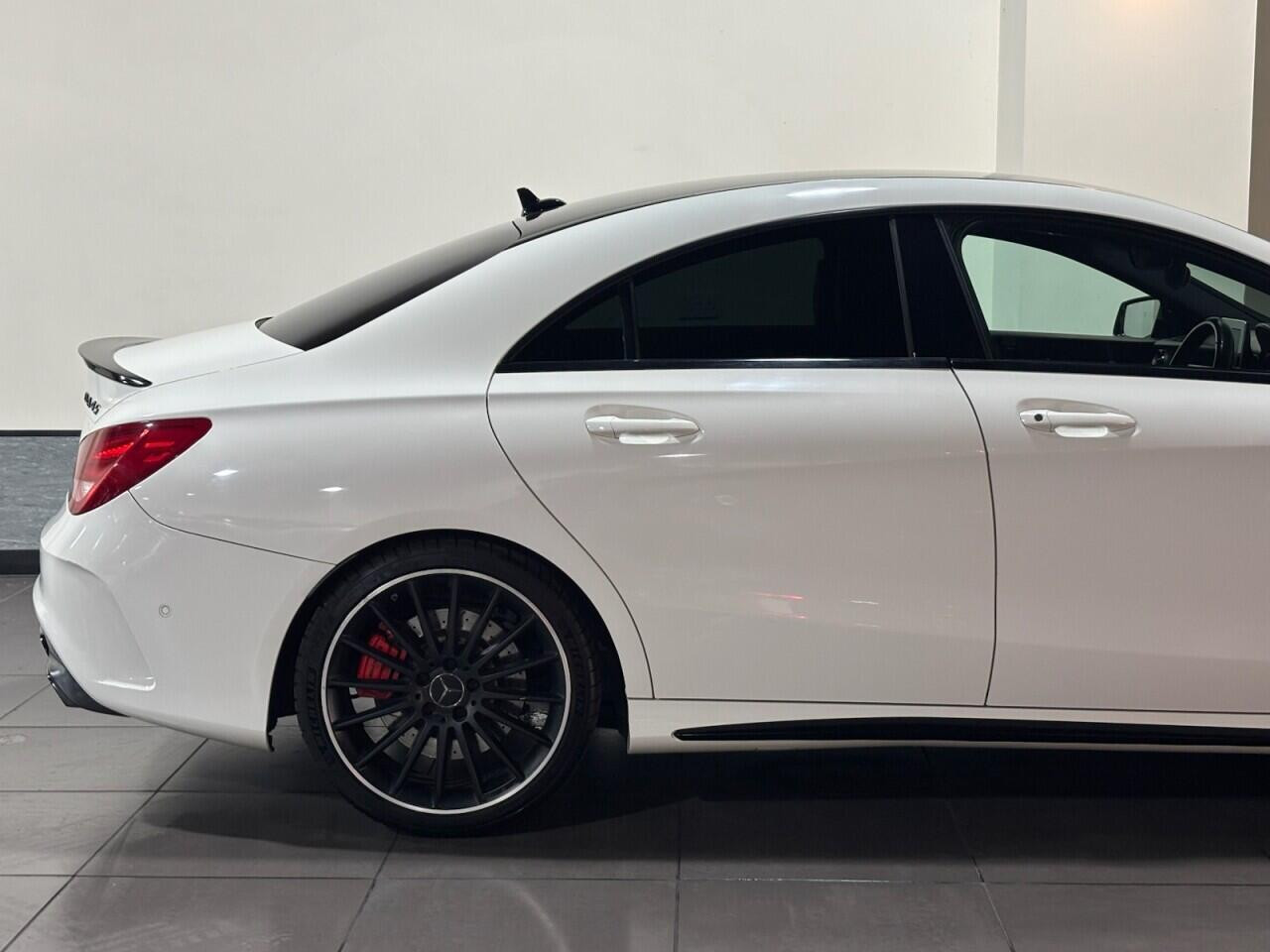 Voiture
                                                 Mercedes-Benz CLA 2.0 CLA45 AMG Coupe 4dr Petrol SpdS DCT 4MATIC Euro 6 (s/s) (381 ps)