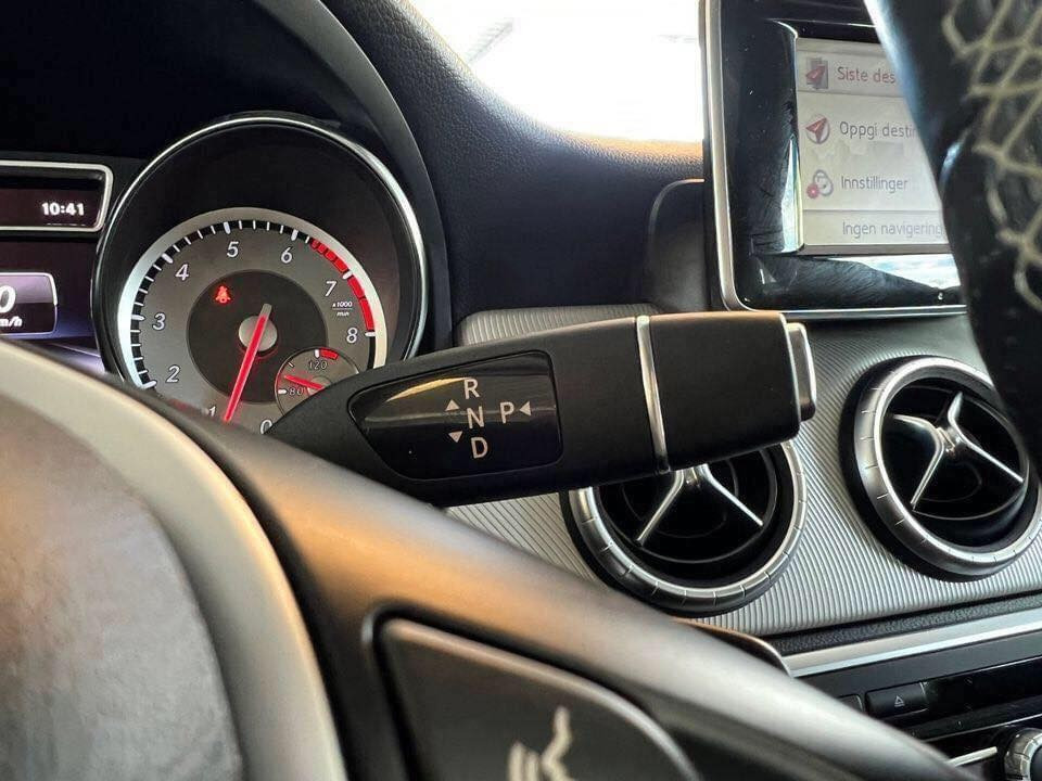 
                                                Voiture
                                                 Mercedes-Benz CLA Année 2014