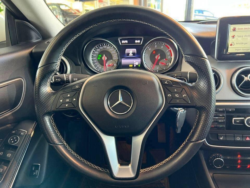 
                                                Voiture
                                                 Mercedes-Benz CLA Année 2014