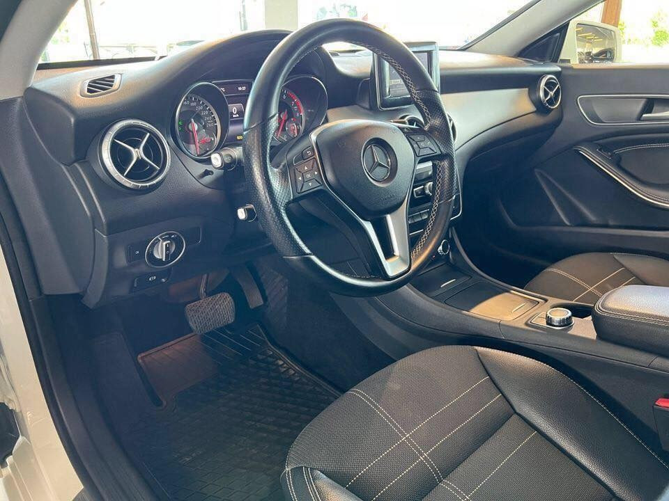 
                                                Voiture
                                                 Mercedes-Benz CLA Année 2014