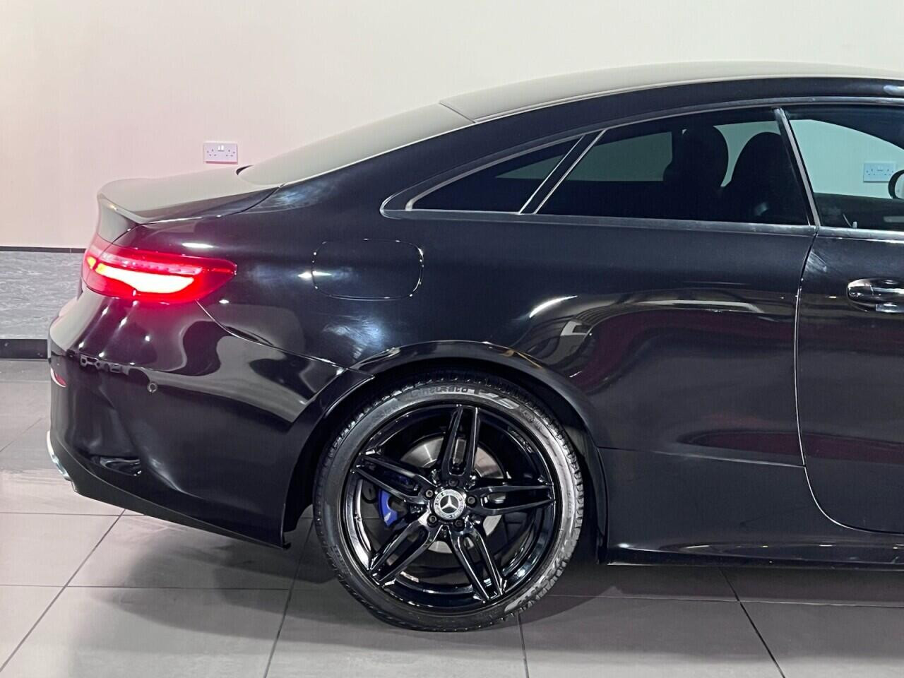 Voiture
                                                 Mercedes-Benz E-Class 2.0 E220d AMG Line Coupe 2dr Diesel G-Tronic+ Euro 6 (s/s) (194 ps)