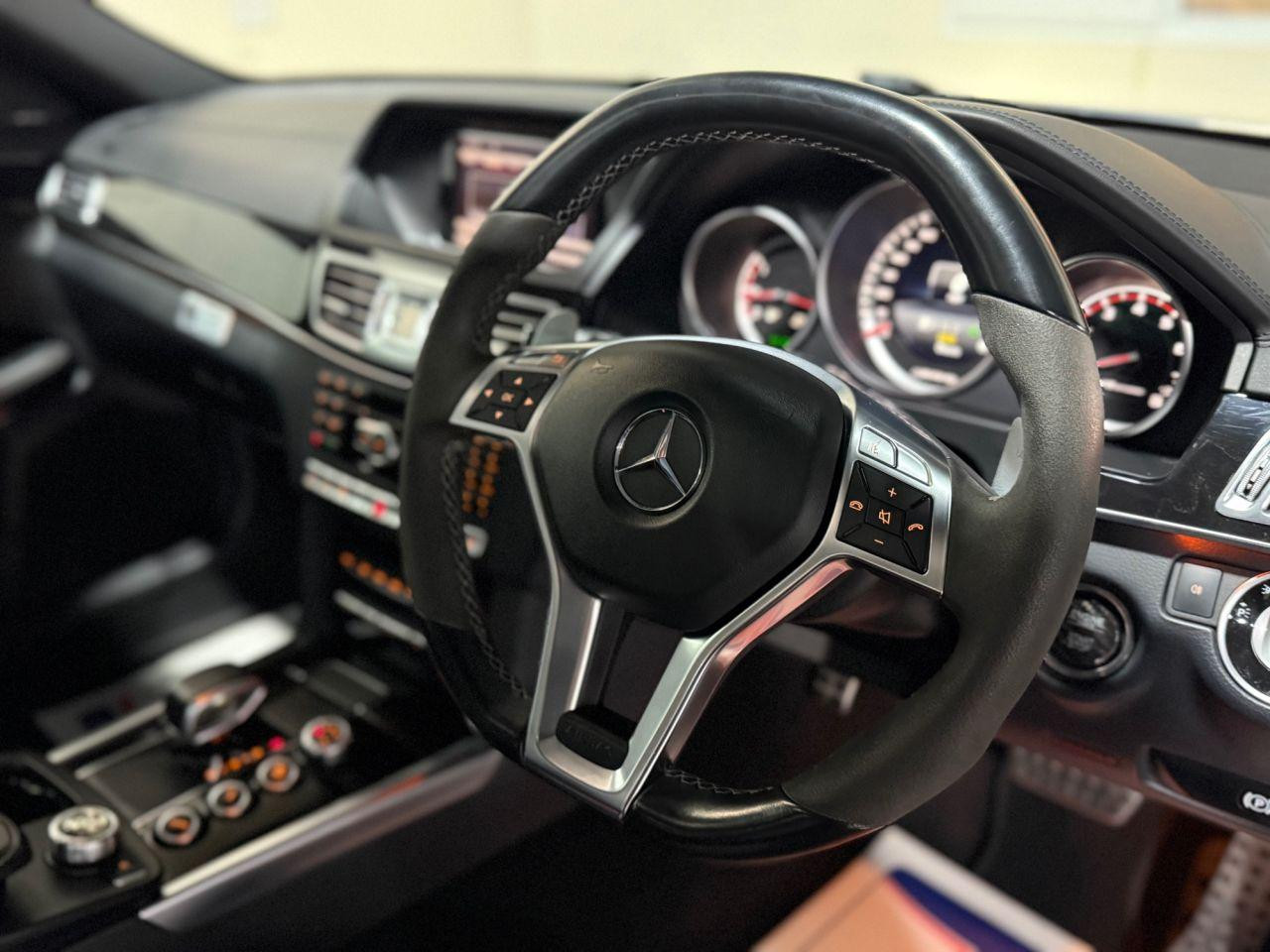 Voiture
                                                 Mercedes-Benz E-Class 5.5 E63 V8 BiTurbo AMG S Saloon 4dr Petrol SpdS MCT Euro 6 (s/s) (585 ps)