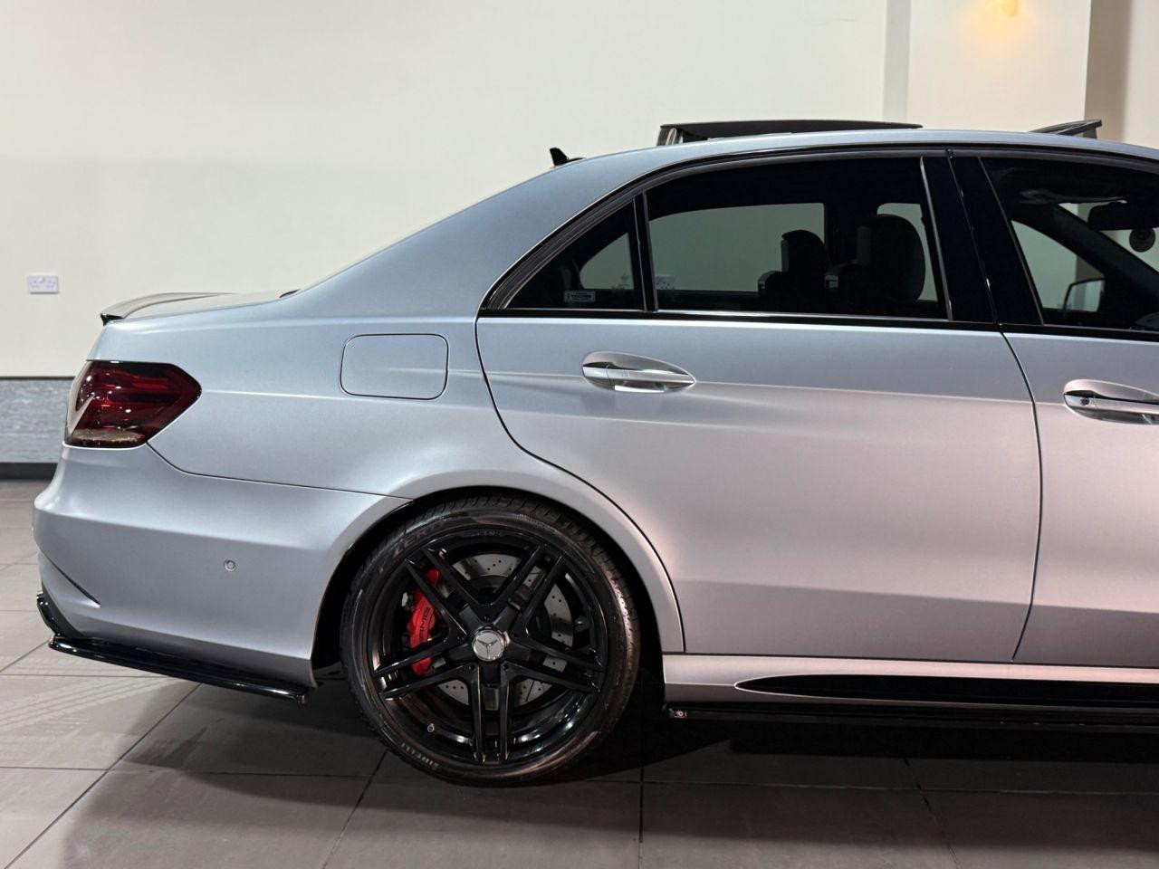 Voiture
                                                 Mercedes-Benz E-Class 5.5 E63 V8 BiTurbo AMG S Saloon 4dr Petrol SpdS MCT Euro 6 (s/s) (585 ps)