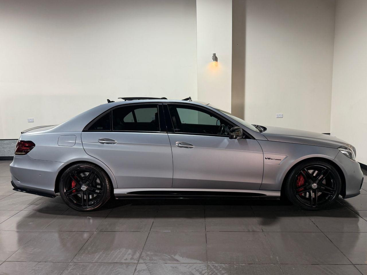 Voiture
                                                 Mercedes-Benz E-Class 5.5 E63 V8 BiTurbo AMG S Saloon 4dr Petrol SpdS MCT Euro 6 (s/s) (585 ps)