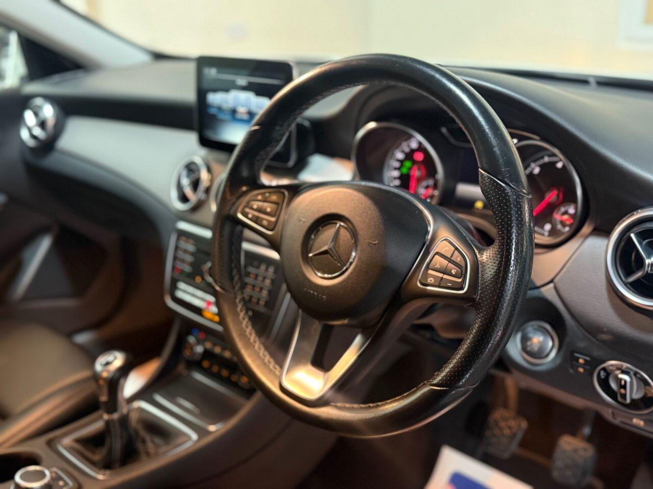 
                                                Voiture
                                                 Mercedes-Benz GLA 2.1 GLA200d Sport SUV 5dr Diesel Manual Euro 6 (s/s) (136 ps)