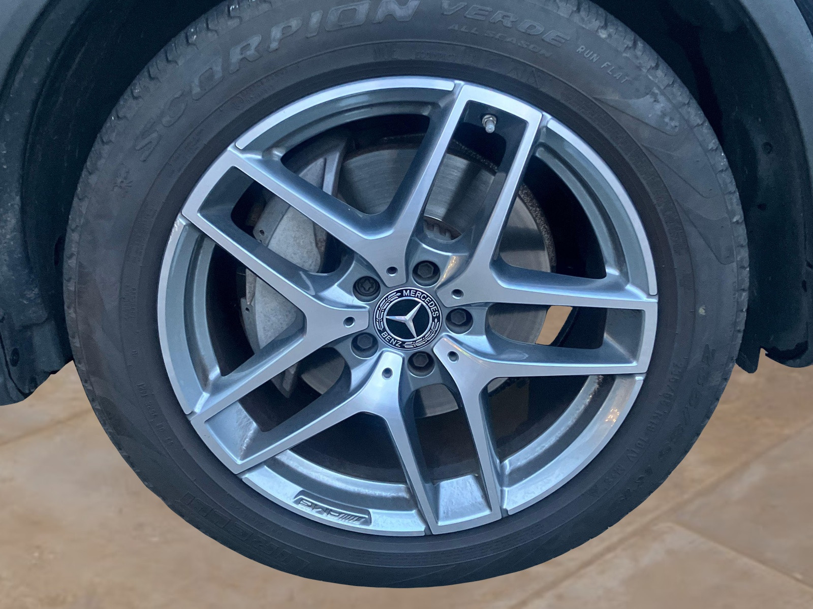 
                                                Voiture
                                                 Mercedes-Benz GLC-Class AMG Line Premium