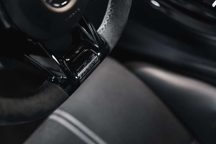 
                                                Voiture
                                                 Mercedes Benz - GTR Black Series V8 4.0 730