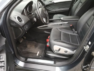 
                                                Voiture
                                                 Mercedes-Benz ML 300