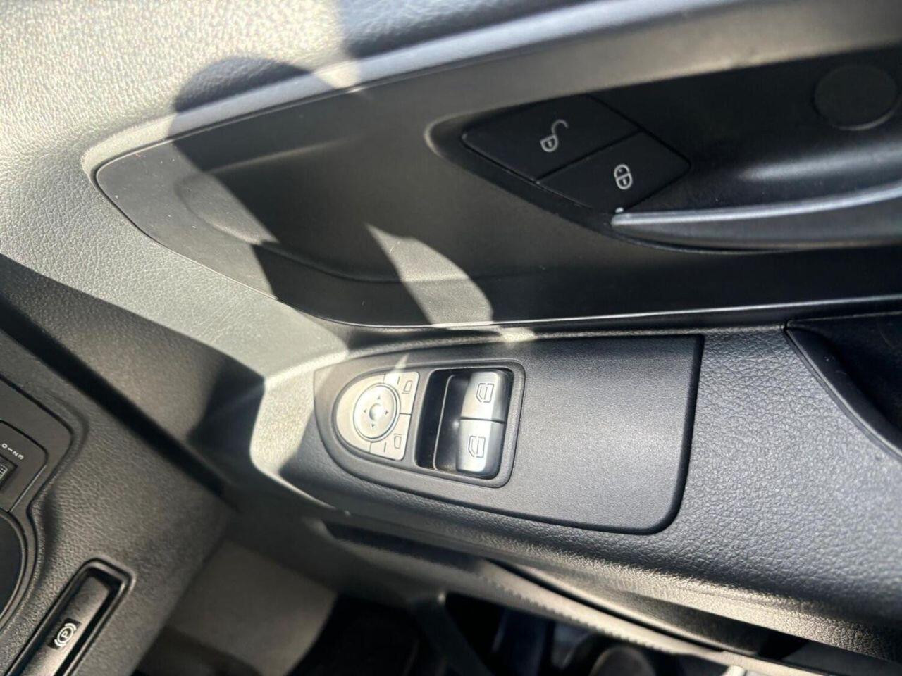 
                                                Voiture
                                                 Mercedes-Benz Vito 2.1 119 CDI BlueTEC Sport Crew Van Double Cab 5dr Diesel G-Tronic+ RWD L1 Euro 6 (s/s) (190 ps)