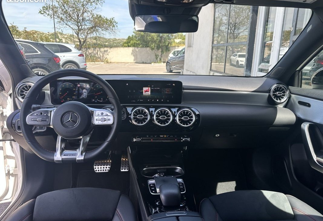 
                                                Voiture
                                                 Mercedes Classe A 250 224ch 4 Matic AMG Line