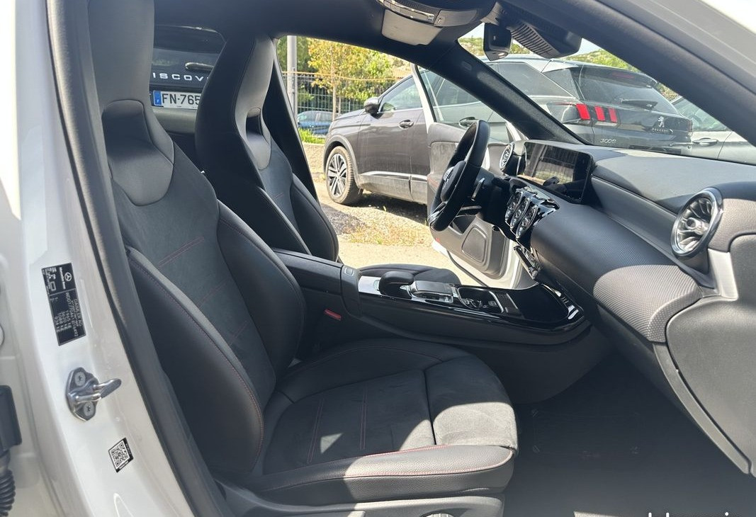 
                                                Voiture
                                                 Mercedes Classe A 250 224ch 4 Matic AMG Line