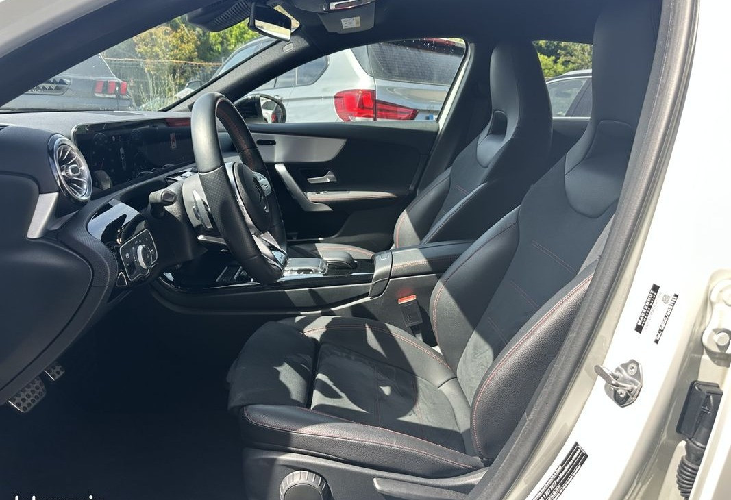 
                                                Voiture
                                                 Mercedes Classe A 250 224ch 4 Matic AMG Line