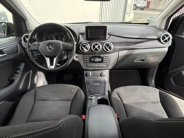 
                                                Voiture
                                                 MERCEDES CLASSE B DESIGN