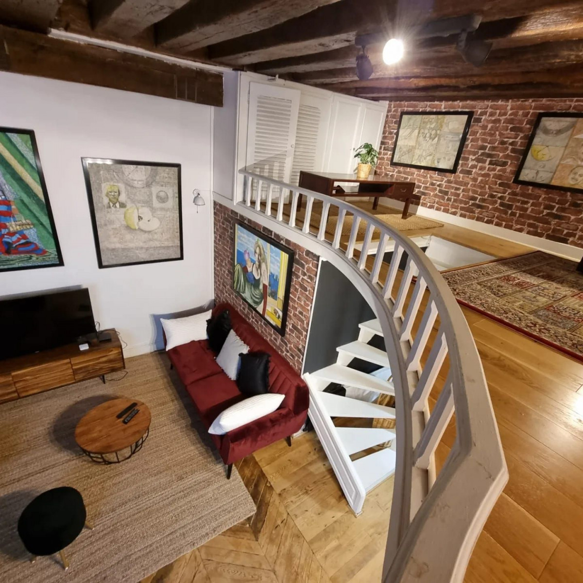 
                                                Location
                                                 Merveilleux appartement, très calme, très bon quartier, Paris (loyer tout inclus)
