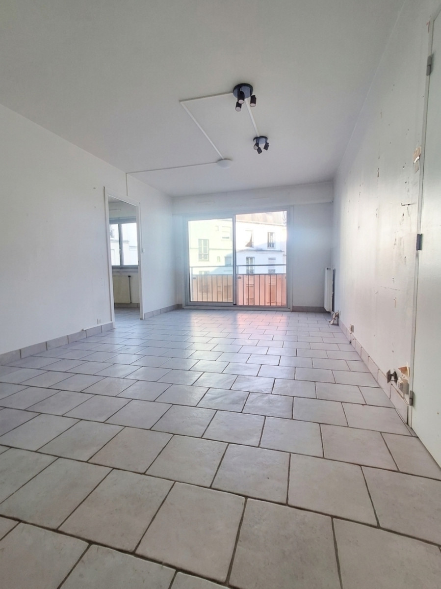 
                                                Vente
                                                 METRO GOBELIN/BOULEVARD SAINT MARCEL.