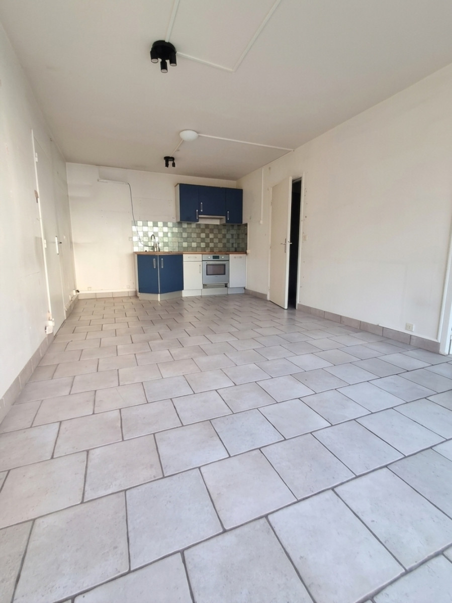 
                                                Vente
                                                 METRO GOBELIN/BOULEVARD SAINT MARCEL.