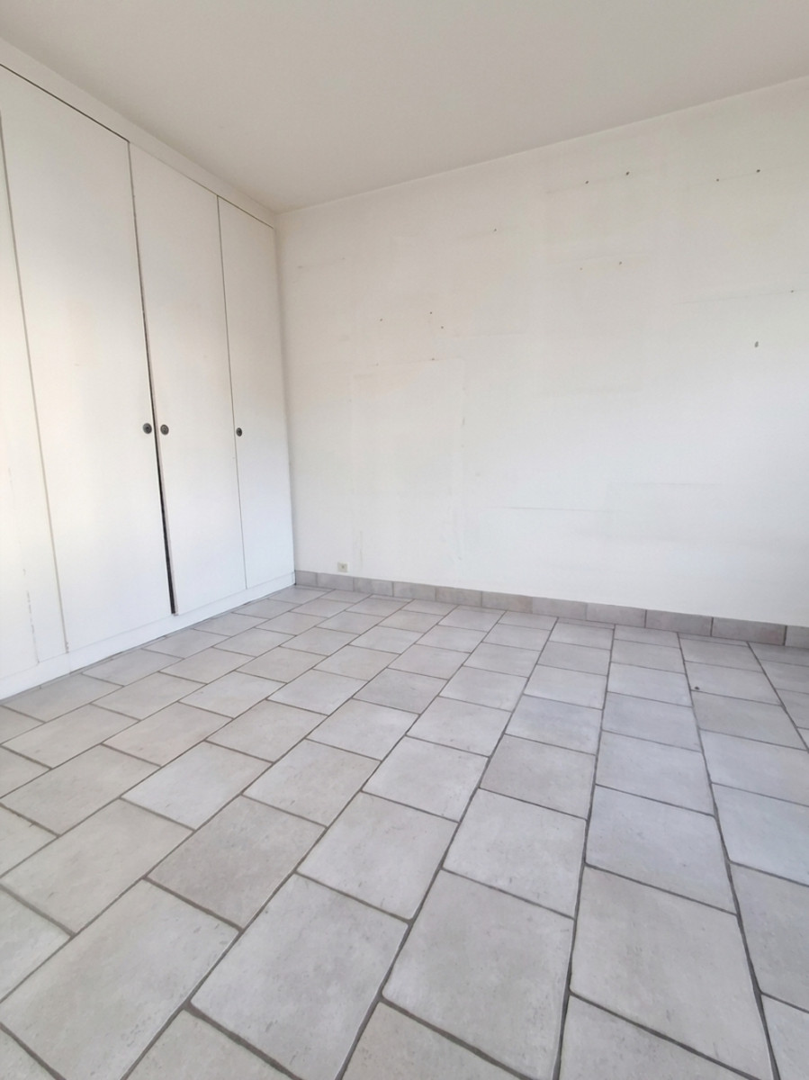 
                                                Vente
                                                 METRO GOBELIN/BOULEVARD SAINT MARCEL.
