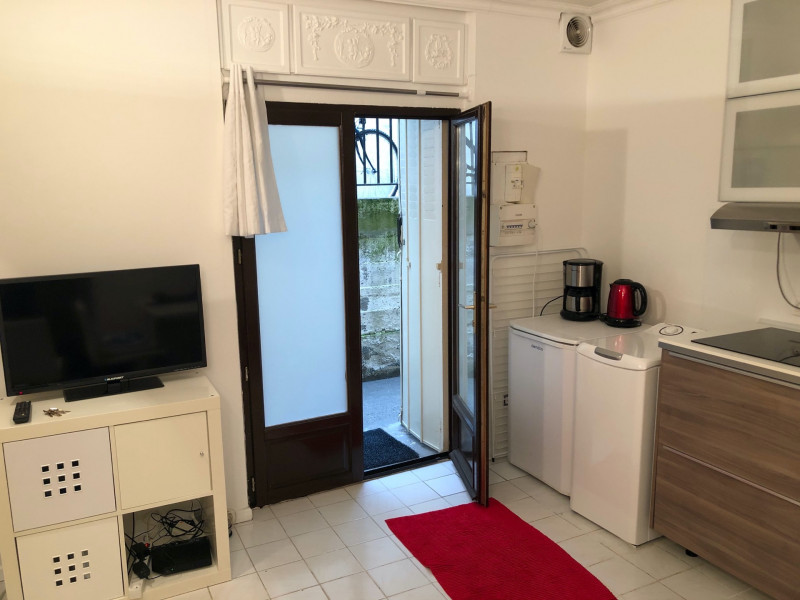 
                                                Location de vacances
                                                 Meuble 2 pieces RUE SAINT CHARLES 75015 Paris