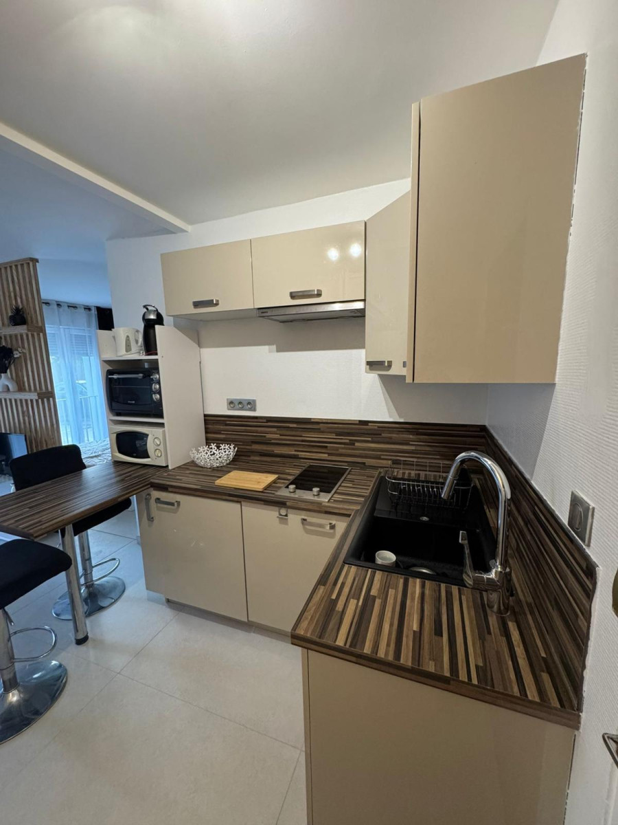 
                                                Location
                                                 Meublé 31 m²,Nancy centre,Refait à neuf,parking