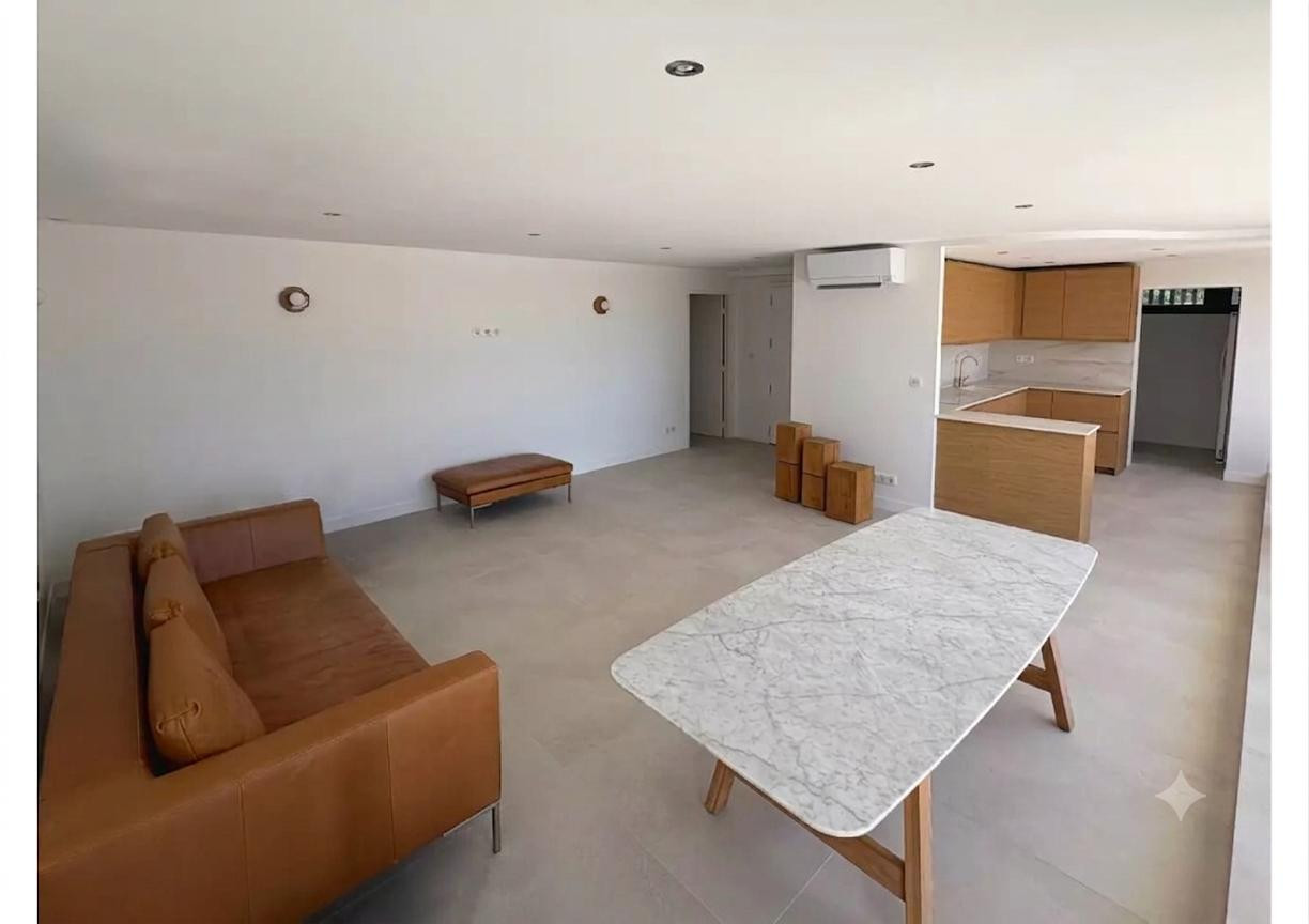 
                                                Location
                                                 Meublé de 110 m²-terrasse de 40 m²-parking privé