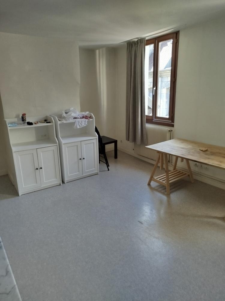 
                                                Location
                                                 Meublé de 2 pièces dans immeuble très calme
