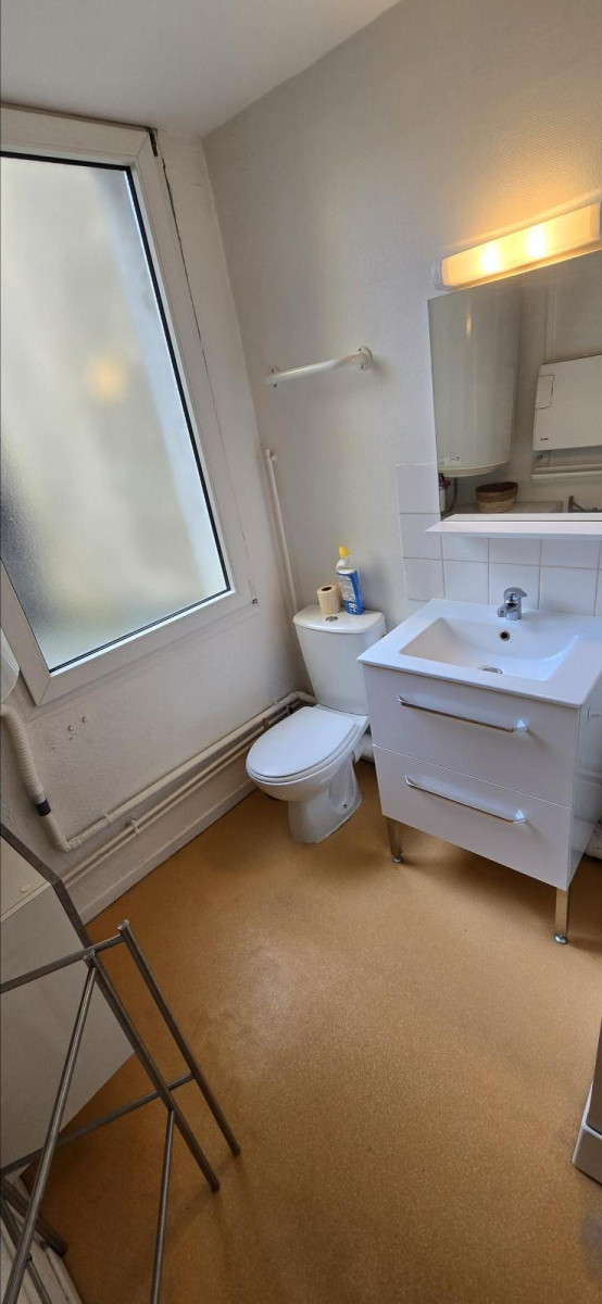 
                                                Location
                                                 Meublé, hypercentre, pack internet + électricité