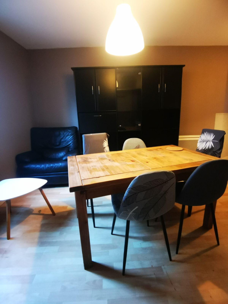 
                                                Location
                                                 Meublé moderne et chaleureux