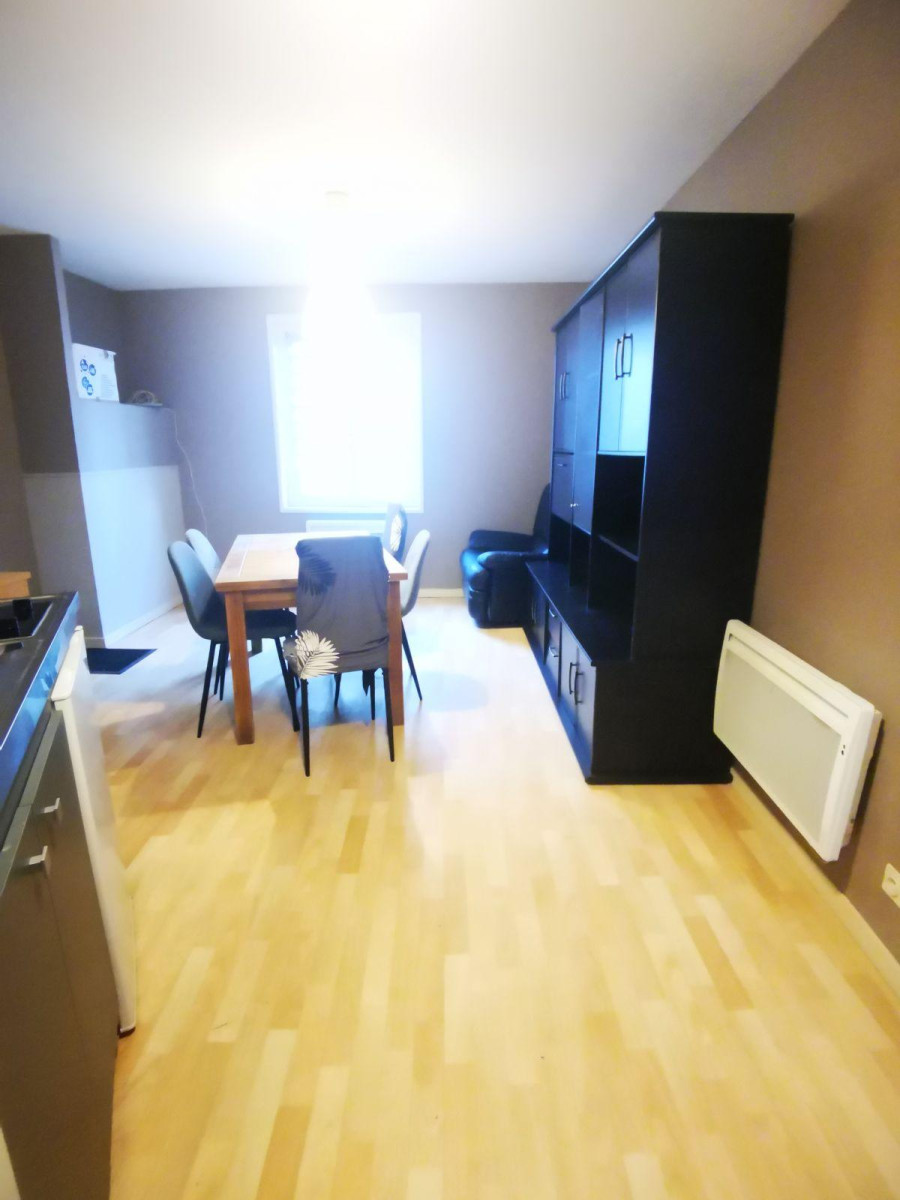 
                                                Location
                                                 Meublé moderne et chaleureux