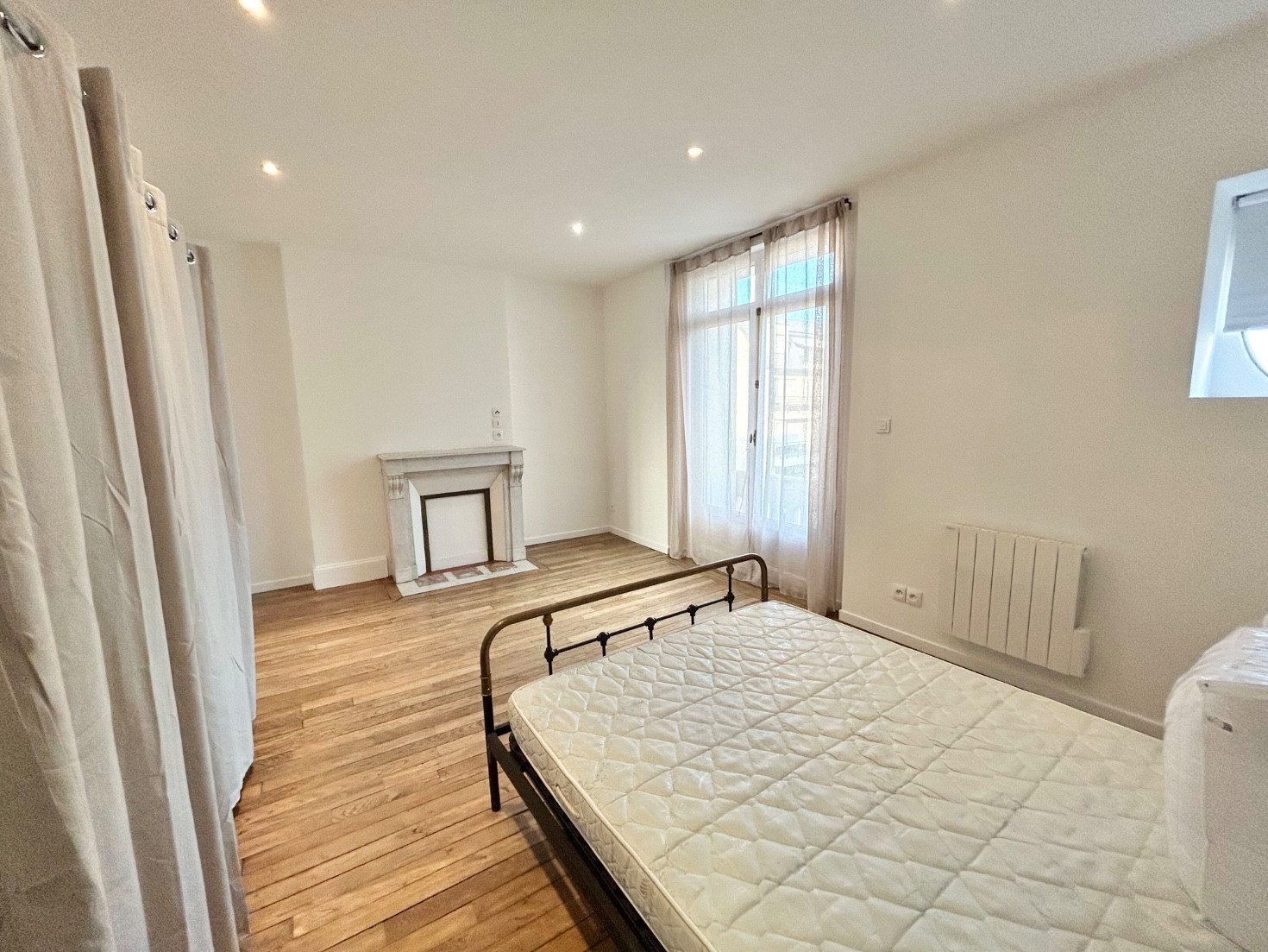 
                                                Location
                                                 Meublé rénové hyper-centre St-Quentin